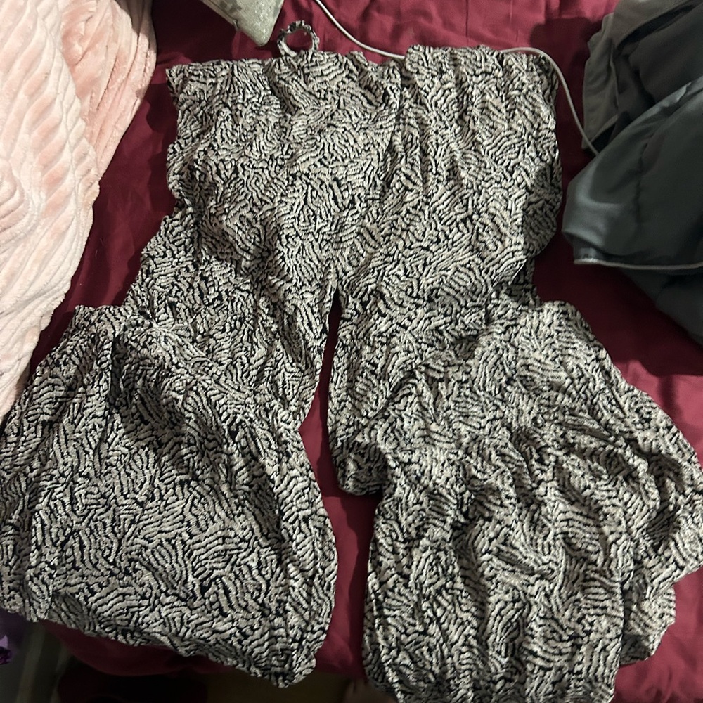 Long white and black jumper -Size m
